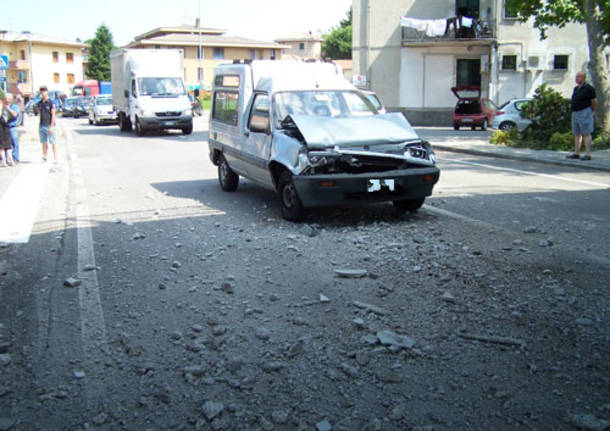 Camion Contro Ponte Varesenews Foto