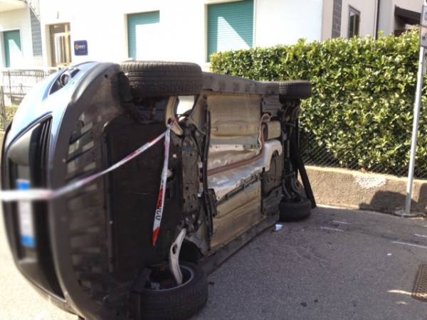 Auto Si Ribalta In Via Cantoreggio Varesenews Foto