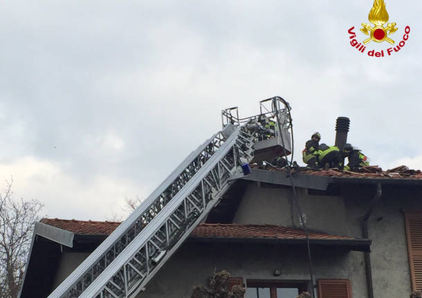 Incendio Tetto A Groppello Di Gavirate Varesenews Foto