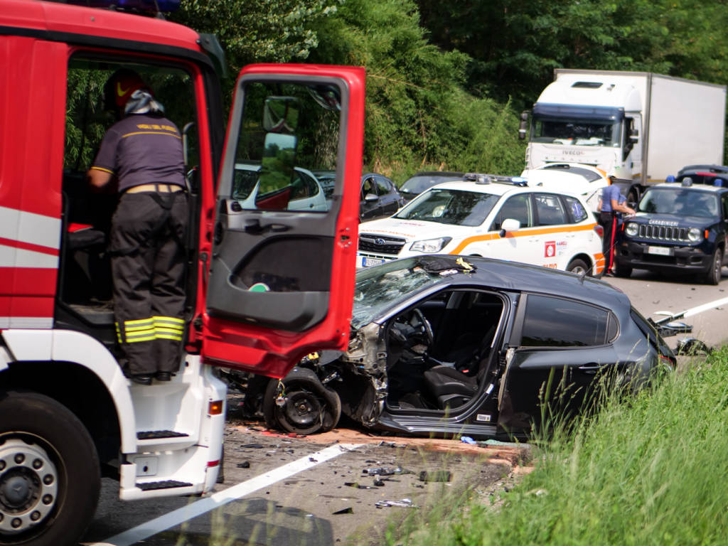 Incidente Sulla Provinciale Di Gazzada Schianno VareseNews Foto