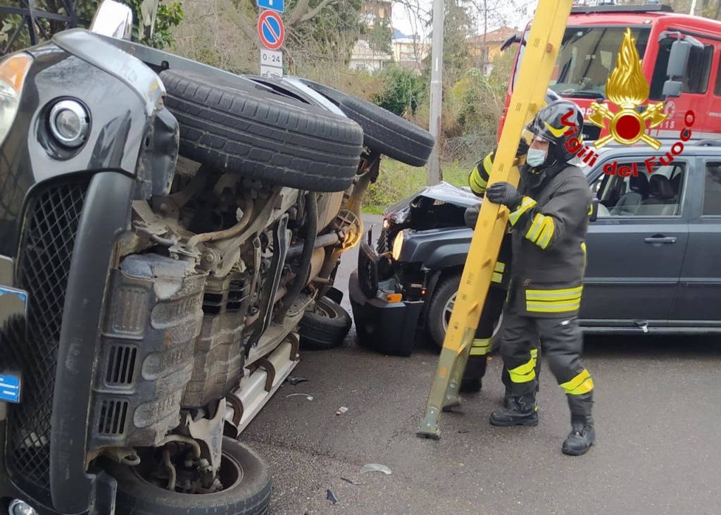 Ribaltamento In Via Montorfano A Varese Varesenews Foto