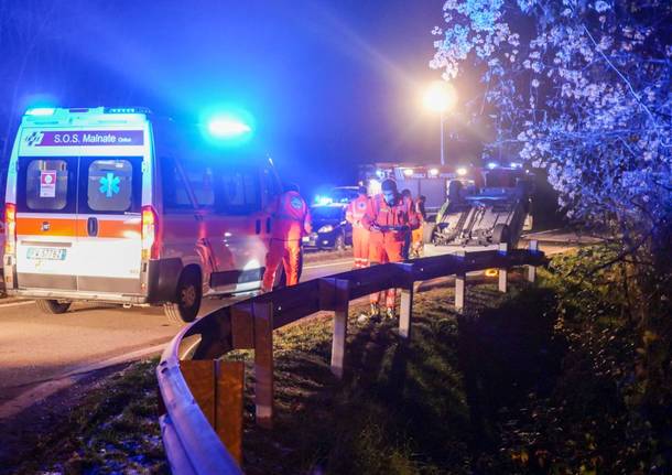 Incidente Tra Caronno E Morazzone Si Ribalta Un Auto Soccorsi Al Lavoro