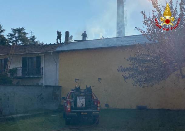 Incendio In Viale Milano A Gallarate Domato Dai Vigili Del Fuoco