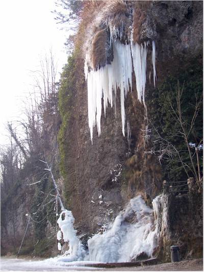 Il ghiaccio alle grotte della Valganna