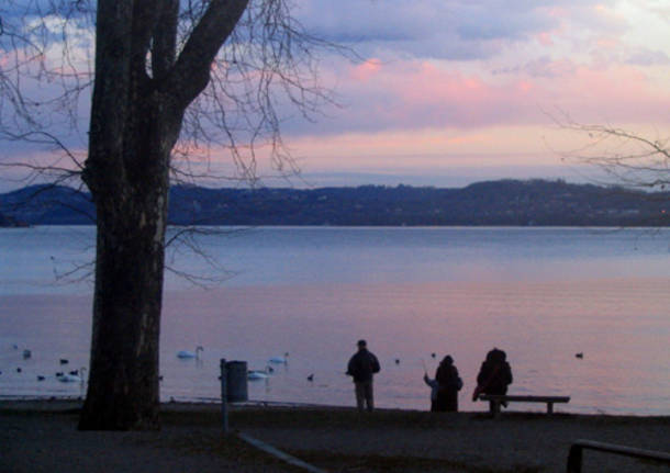 Lungolago di Gavirate al tramonto