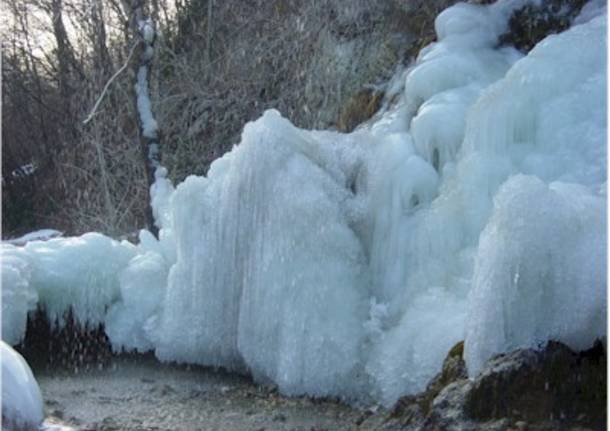 Ghiaccio alle grotte della Valganna