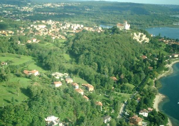 Angera e la Rocca visti dal cielo/1