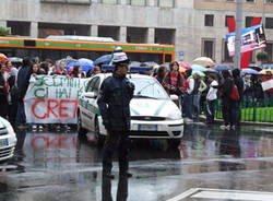 manifestazione studenti varese lettori