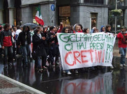 manifestazione studenti varese lettori