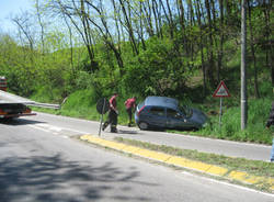 incidente albizzate auto ribaltata