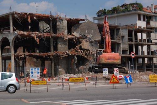 demolizione colosseo olgiate olona sempione