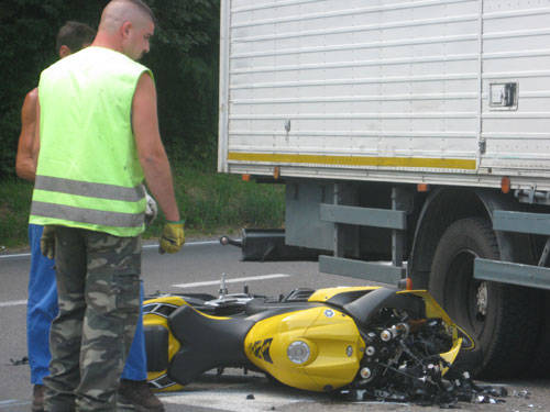 incidente mortale moto camion besnate