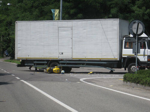 incidente mortale moto camion besnate