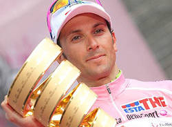 ivan basso maglia rosa vittoria giro 2010 verona prima apertura