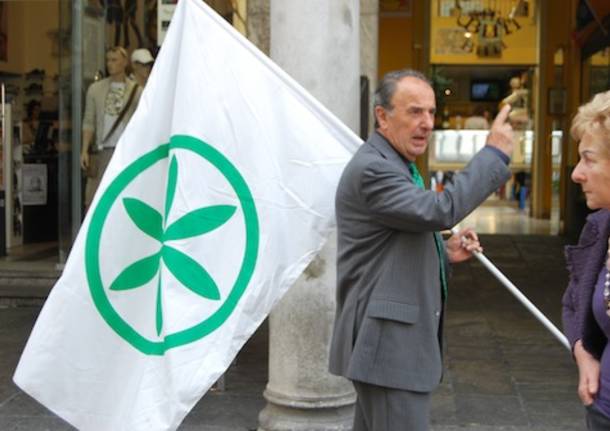 volantinaggio lega nord varese