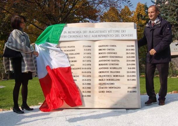 inaugurazione monumento magistrati uccisi dalla mafia procura busto arsizio