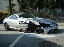 incidente melide mercedes distrutta