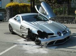incidente melide mercedes distrutta