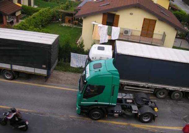 Bardello camion in via piave