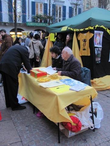 Leghisti e migranti insieme (inserita in galleria)