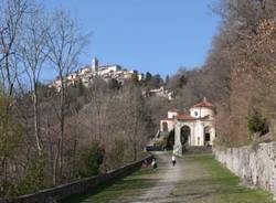 La salita alle cappelle del Sacro Monte (inserita in galleria)