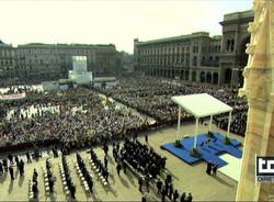 Il Papa arriva in piazza Duomo (inserita in galleria)