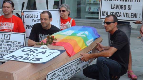 Elcon, manifestanti davanti alla Regione (inserita in galleria)