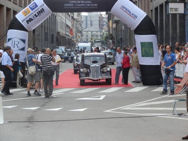 Il via della Varese-Campo dei Fiori (inserita in galleria)