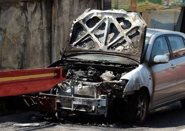 Auto in fiamme a Canegrate 18 agosto 2012