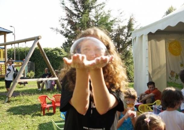 Bambini e bolle di sapone ad Anche Io (inserita in galleria)