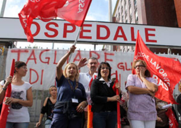 protesta ospedale busto arsizio cobas sindacati lavoratori coopservice settembre 2012