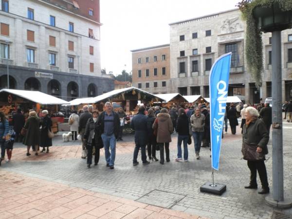 Il Trentino in Piazza Monte Grappa (inserita in galleria)