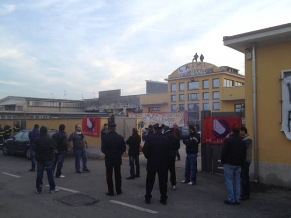 Senza stipendio da mesi, protesta alla Caimi (inserita in galleria)