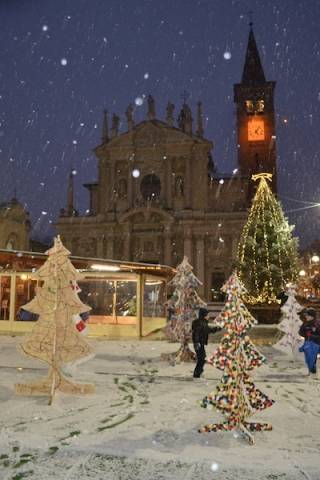 Busto sotto la neve (inserita in galleria)