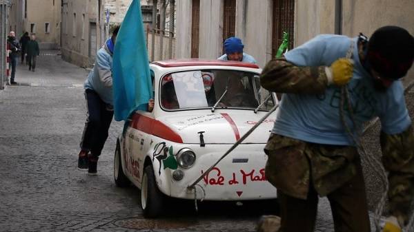Il palio di Orino: le 500  (inserita in galleria)