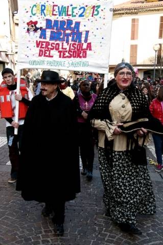 Il Carnevale anima Sesto Calende (inserita in galleria)