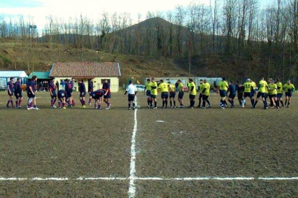 Rugby, Valcuvia battuto in casa (inserita in galleria)