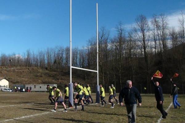 Rugby, Valcuvia battuto in casa (inserita in galleria)