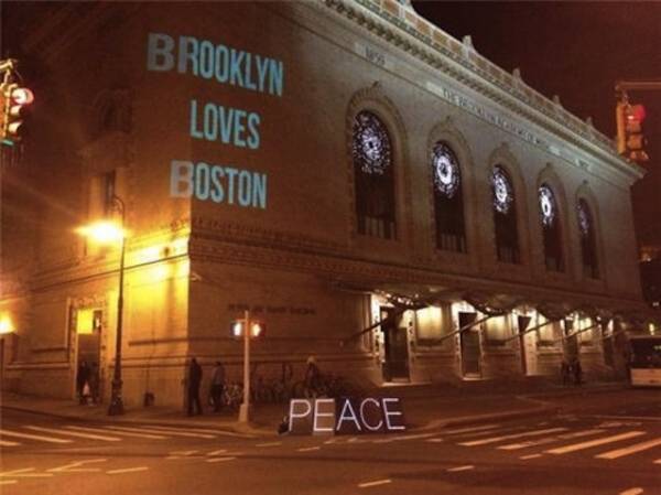 Maratona di Boston: dopo la strage (inserita in galleria)