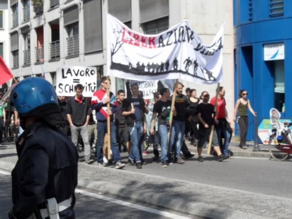 Tensioni al corteo Telos a Saronno (inserita in galleria)