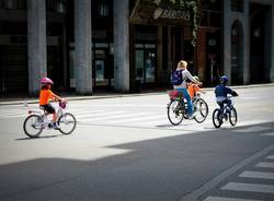 Bimbi in bici a Varese (inserita in galleria)