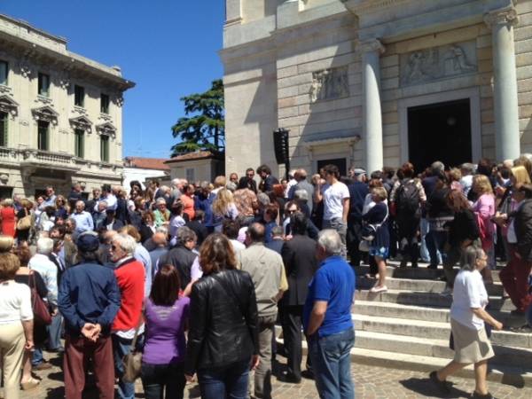 I funerali di Missoni (inserita in galleria)