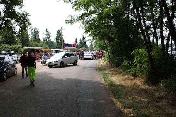 Tifosi del Milan a Milanello (inserita in galleria)