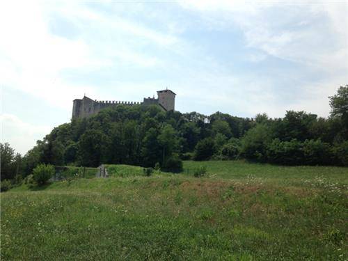 Dentro la Rocca do Angera (inserita in galleria)