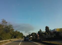 Incendio ditta Villa Cortese, le foto dei lettori (inserita in galleria)