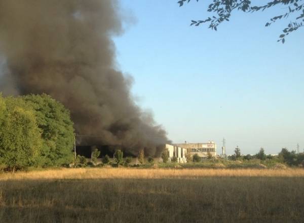 Incendio ditta Villa Cortese, le foto dei lettori (inserita in galleria)