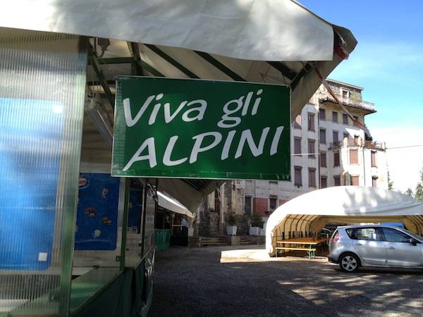 Tutto pronto per la festa degli Alpini al Campo dei Fiori  (inserita in galleria)