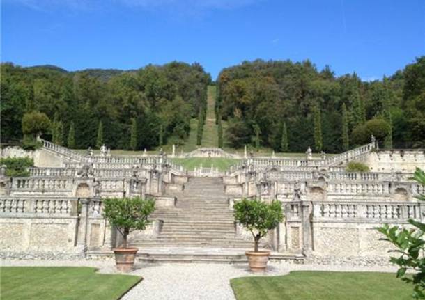 Tra i corridoi e i giardini di Villa Bozzolo (inserita in galleria)