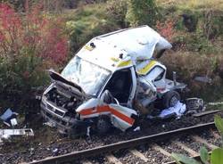 Autombulanza travolta da un treno (inserita in galleria)