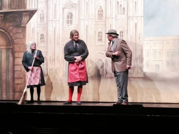 I Legnanesi a teatro con "La scala è mobile"  (inserita in galleria)